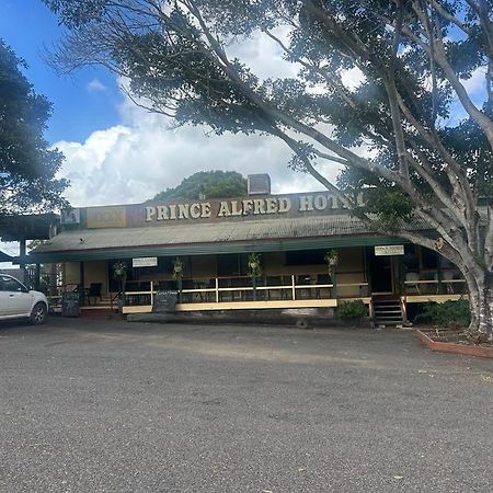Gundy Pub & Caravan Park Gundiah Екстериор снимка