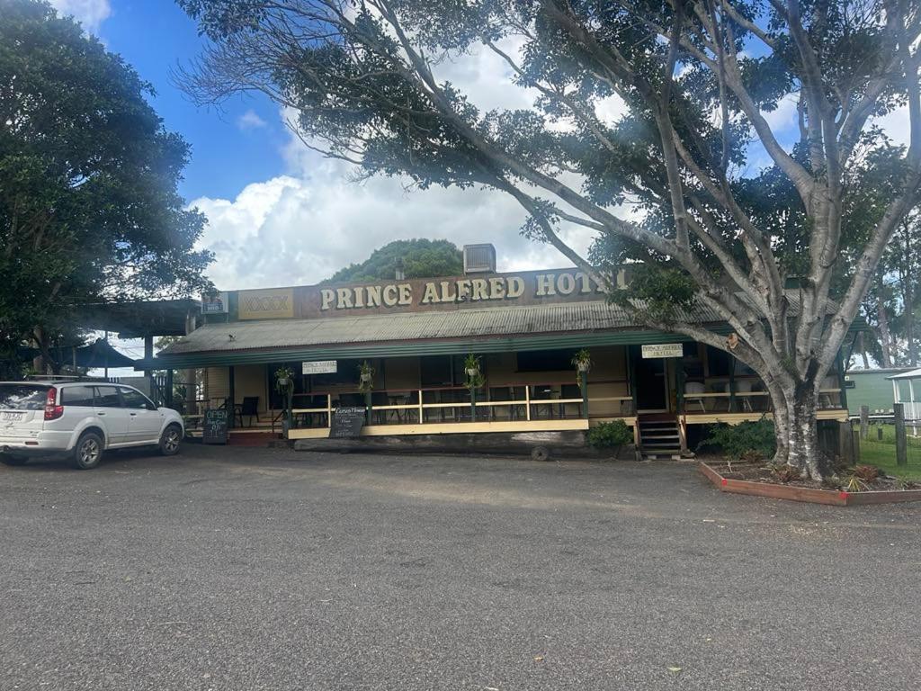Gundy Pub & Caravan Park Gundiah Екстериор снимка