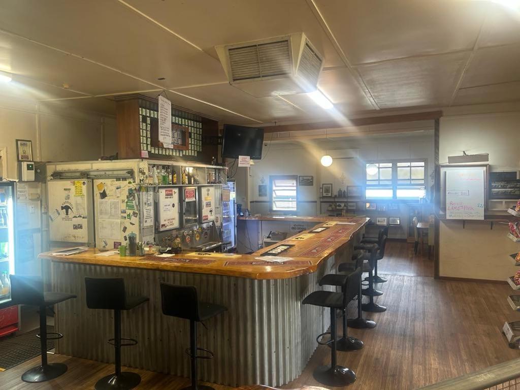 Gundy Pub & Caravan Park Gundiah Екстериор снимка