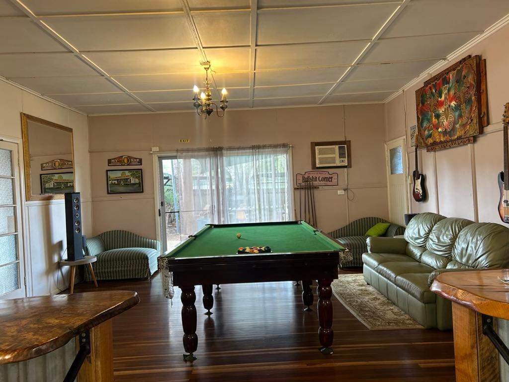 Gundy Pub & Caravan Park Gundiah Екстериор снимка