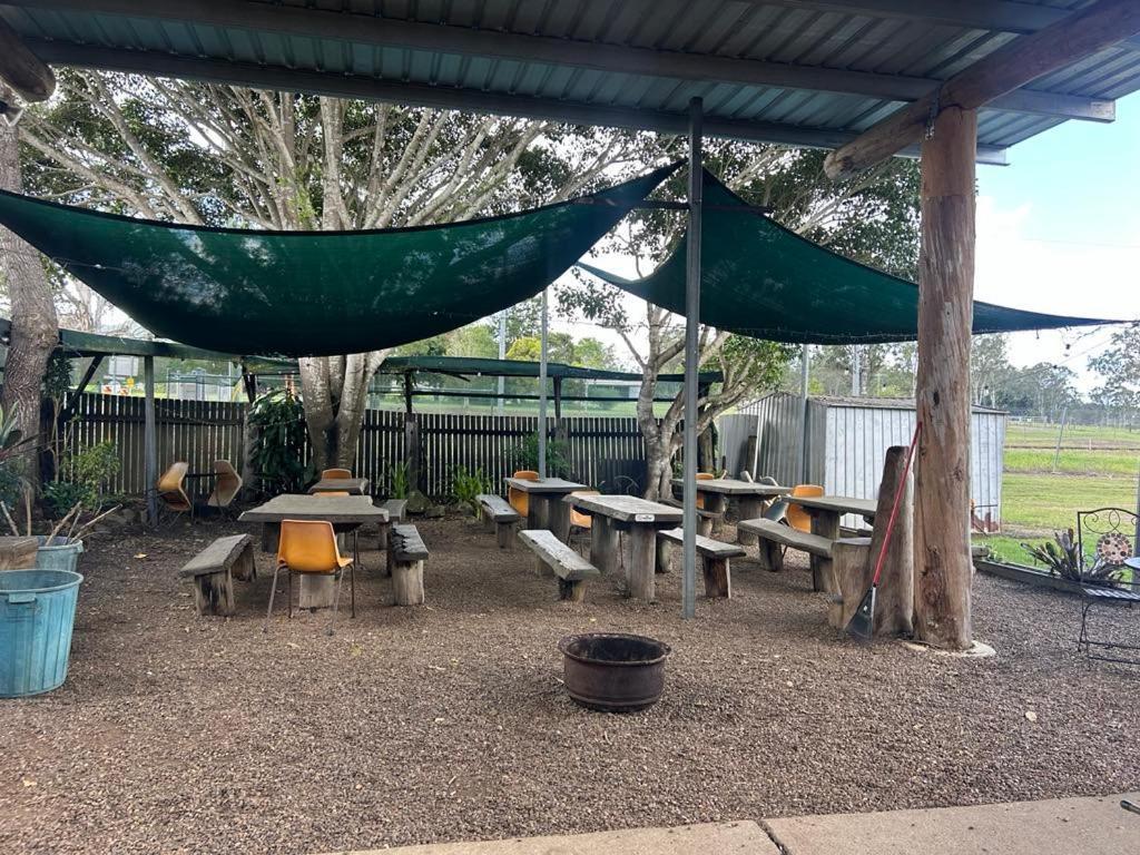 Gundy Pub & Caravan Park Gundiah Екстериор снимка