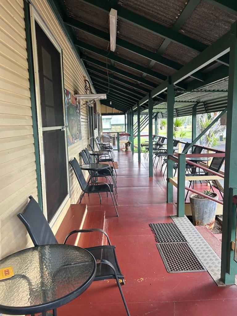 Gundy Pub & Caravan Park Gundiah Екстериор снимка