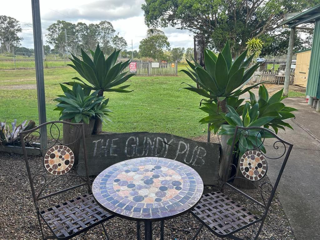 Gundy Pub & Caravan Park Gundiah Екстериор снимка