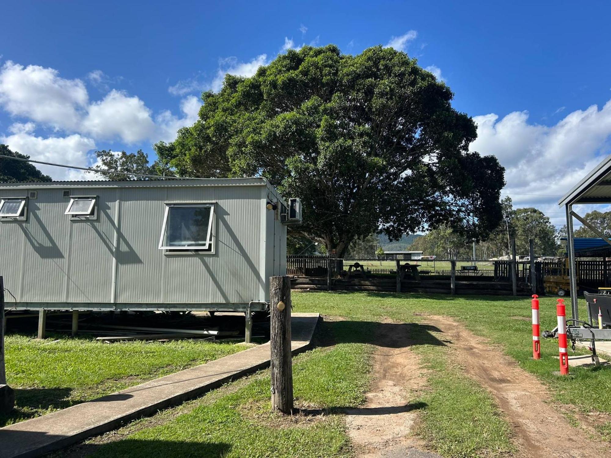 Gundy Pub & Caravan Park Gundiah Екстериор снимка